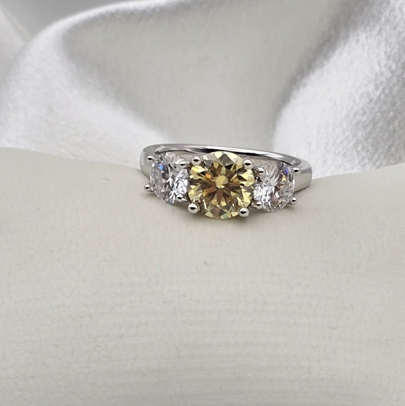 Luxury Sterling Silver 925 Clear & Lemone Yellow Moissanite Gemstone Ring
